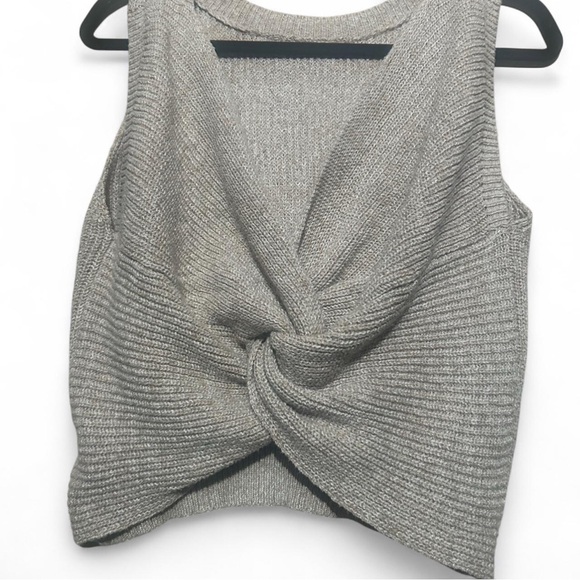 Elegant Beige Knit Twist-Back Top - Picture 5 of 5